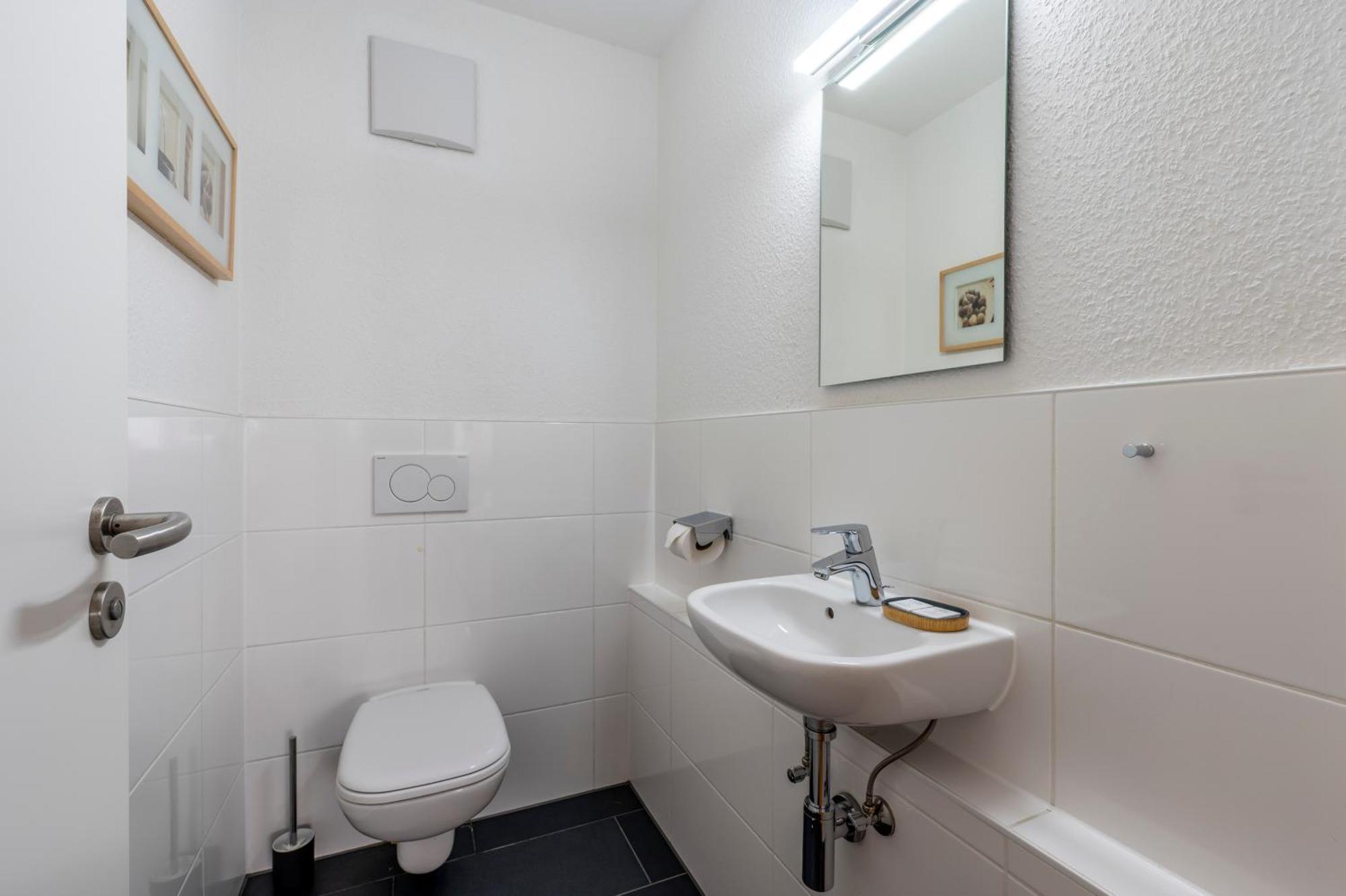 Exquis 2br Design Louis I Parking I Balcony I Mercedes-benz I Family-friendly Apartment
