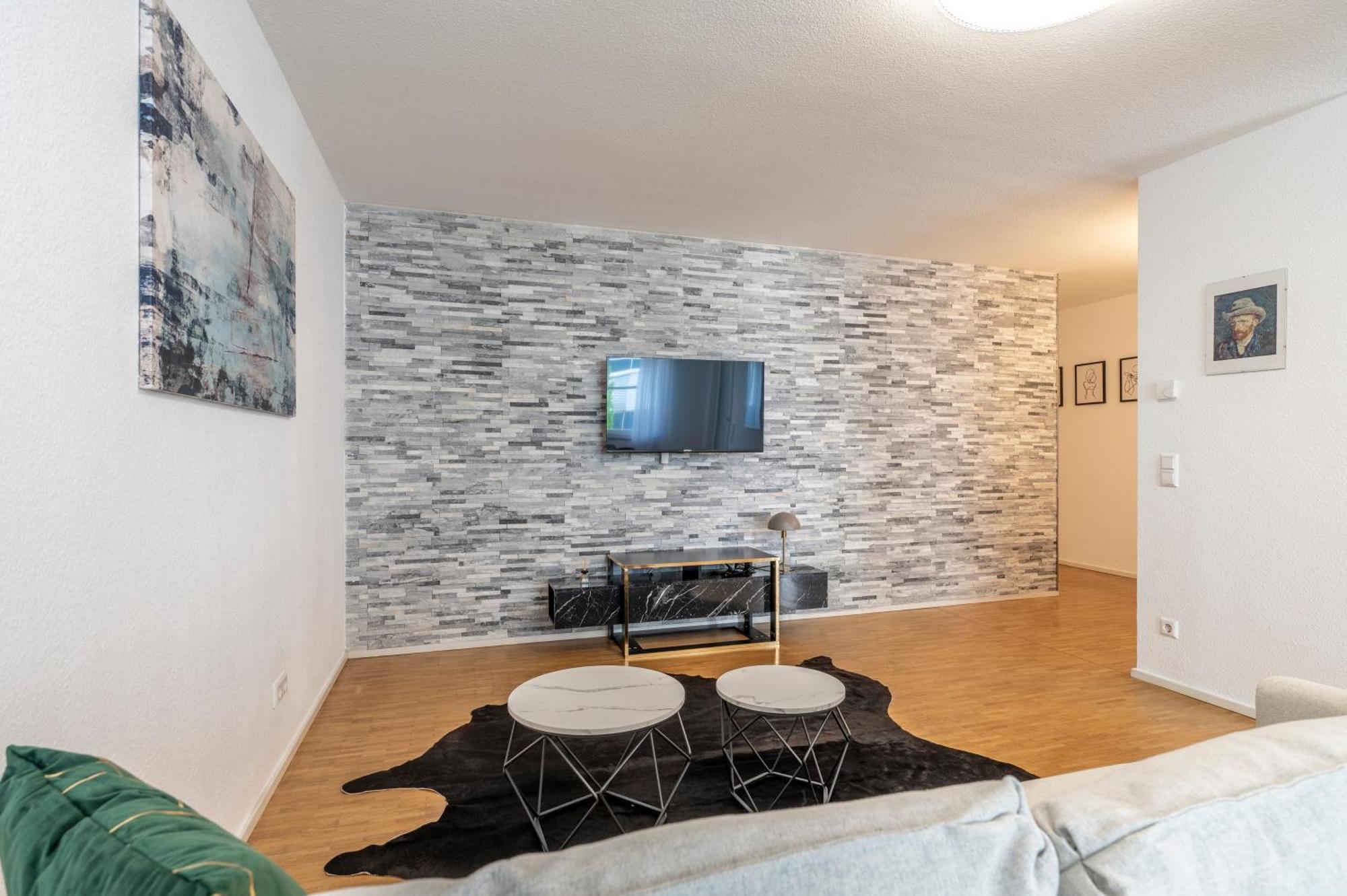 Apartment Exquis 2br Design Louis I Parking I Balcony I Mercedes-benz I Family-friendly