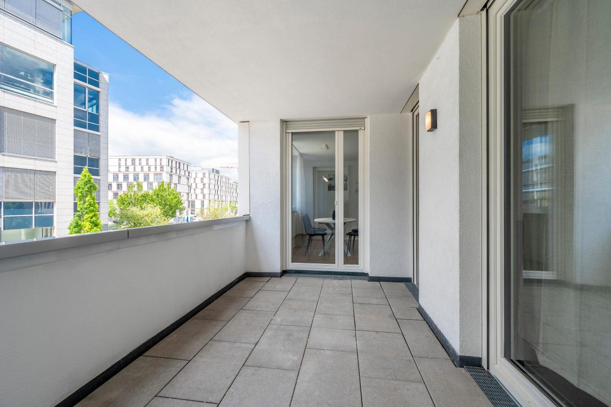 Exquis 2br Design Louis I Parking I Balcony I Mercedes-benz I Family-friendly Apartment *