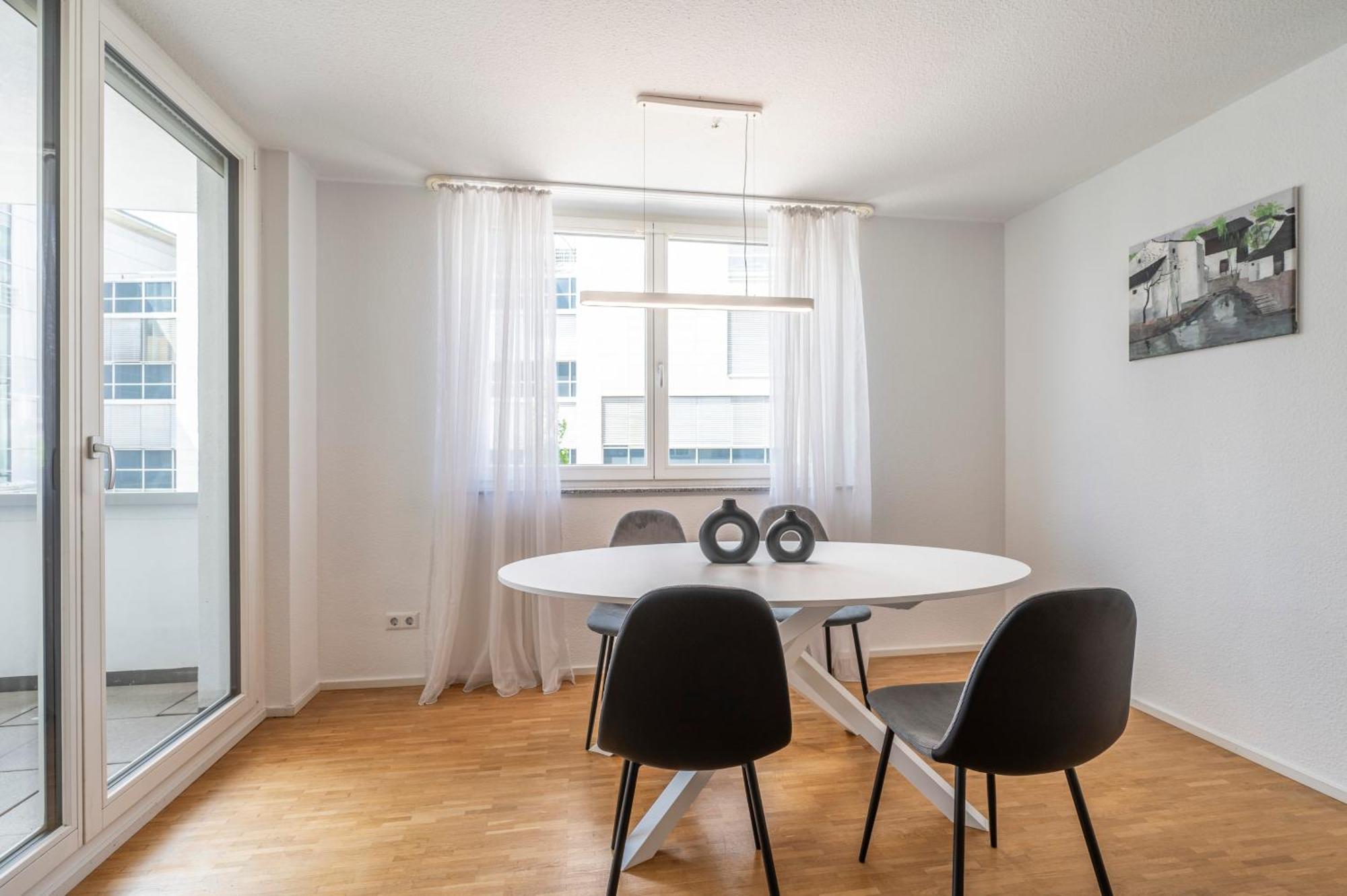 Exquis 2br Design Louis I Parking I Balcony I Mercedes-benz I Family-friendly Boeblingen