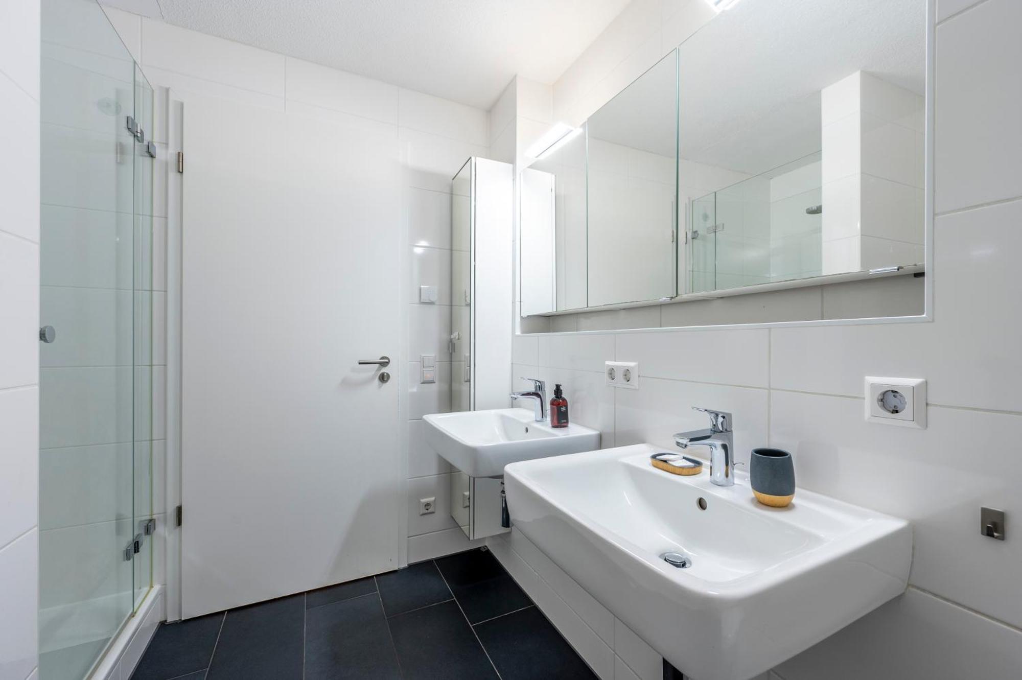 Apartment Exquis 2br Design Louis I Parking I Balcony I Mercedes-benz I Family-friendly *
