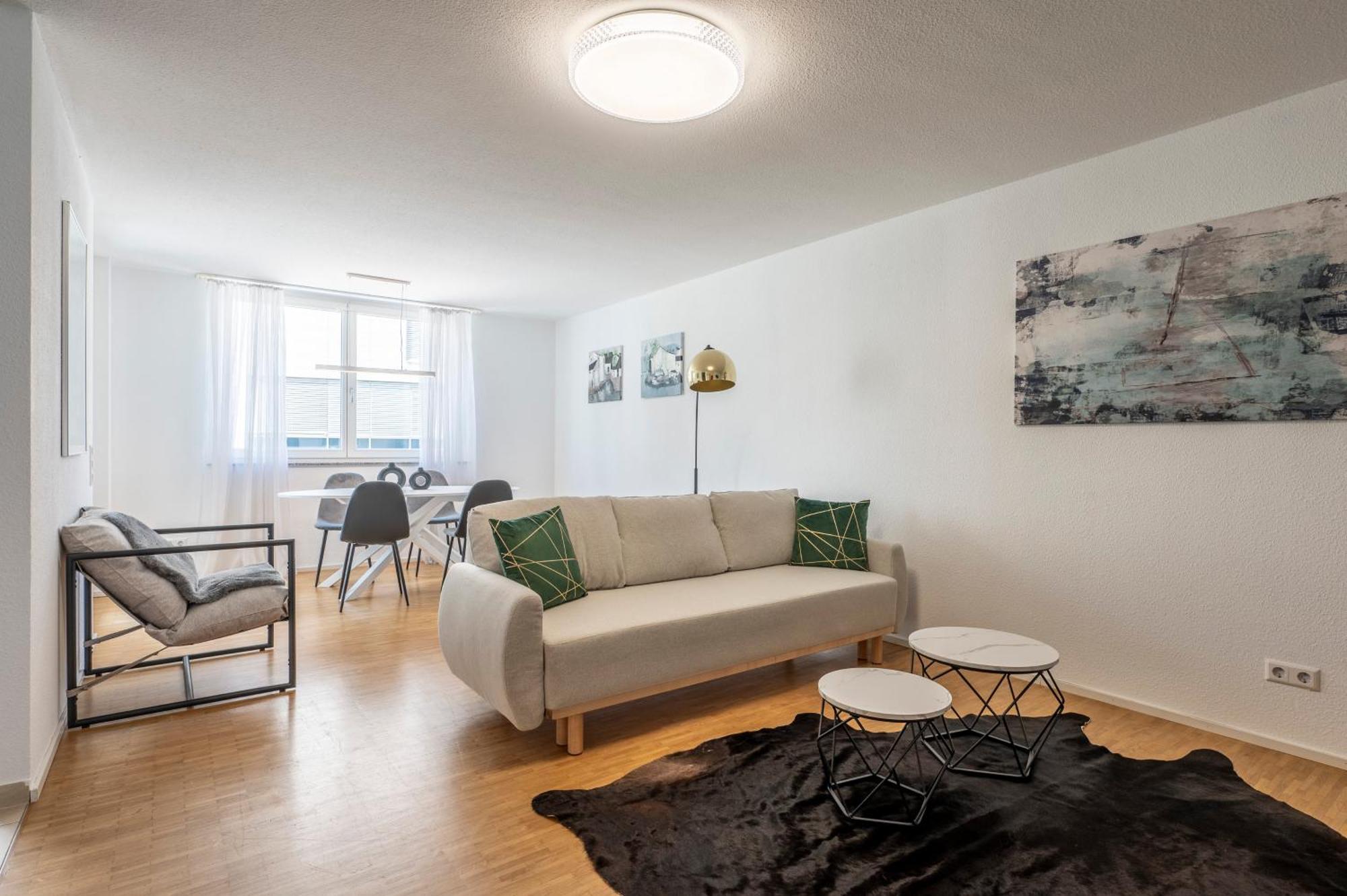 Exquis 2br Design Louis I Parking I Balcony I Mercedes-benz I Family-friendly *