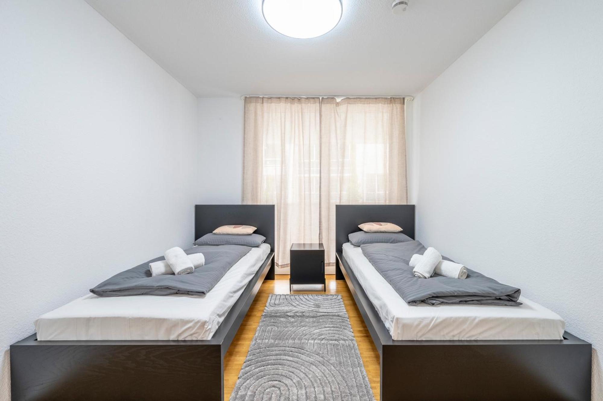 Exquis 2br Design Louis I Parking I Balcony I Mercedes-benz I Family-friendly *